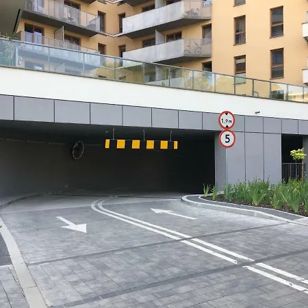 Shoq With Private Parking Апартаменты