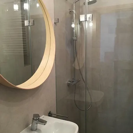 Shoq With Private Parking Apartment Krakow
