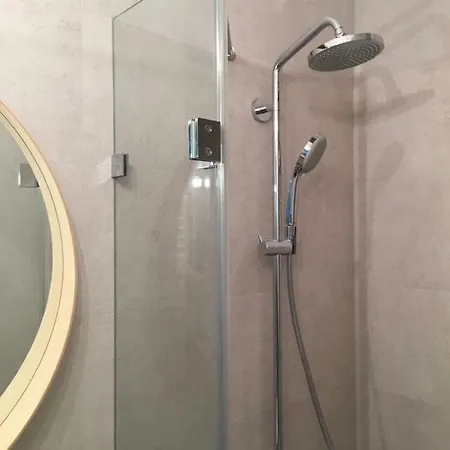 Shoq With Private Parking Apartament *