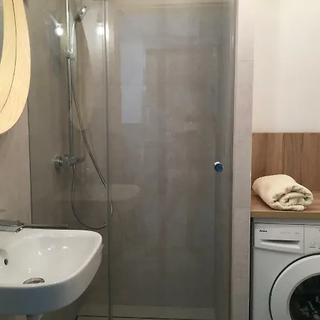 Shoq With Private Parking *